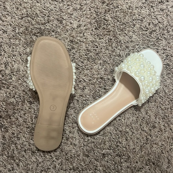 A New Day Bridal Pearl Sandals- LIKE NEW - Picture 2 of 2